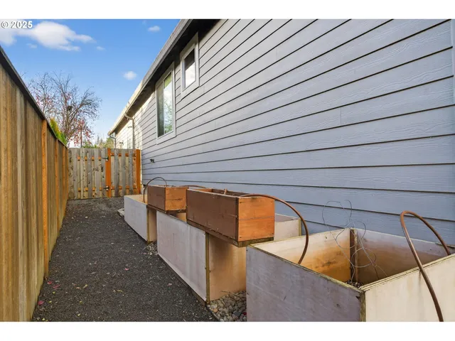 $715,000 | 101 West 15th Circle, La Center, WA 98629