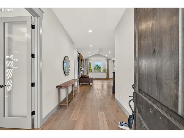 $715,000 | 101 West 15th Circle, La Center, WA 98629