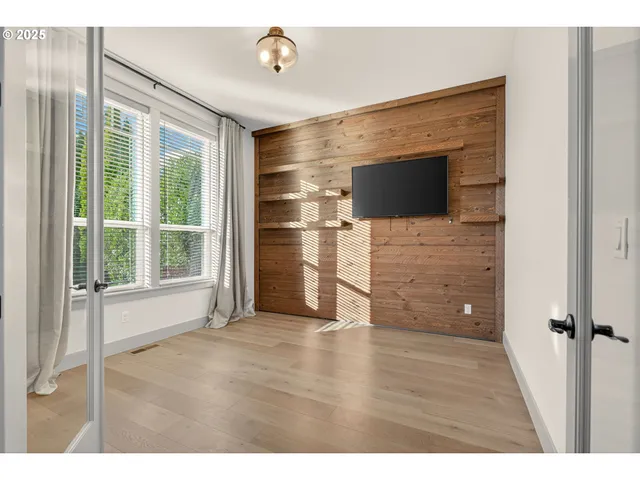 $715,000 | 101 West 15th Circle, La Center, WA 98629