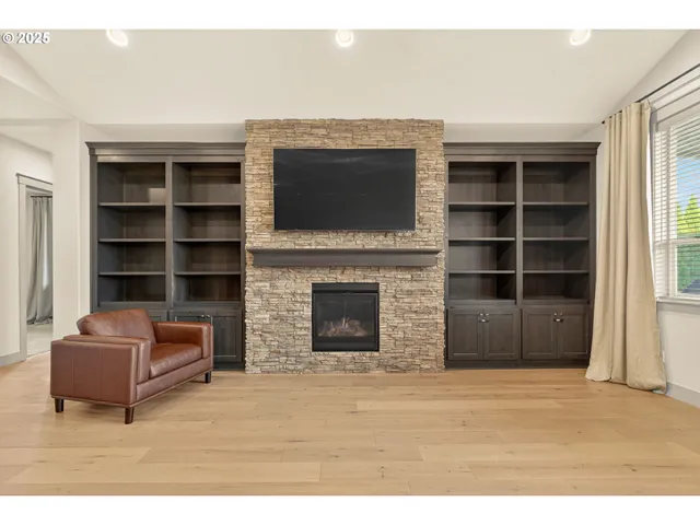 $715,000 | 101 West 15th Circle, La Center, WA 98629