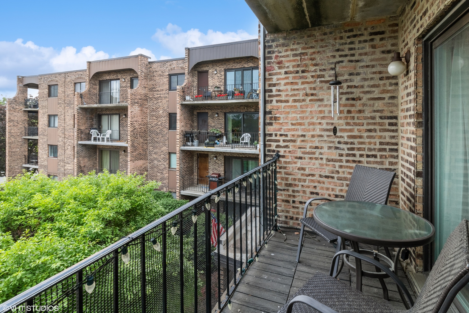 601 West Huntington Commons Road, Unit 305 Mount Prospect, IL 60056 - Photo 17 of 19