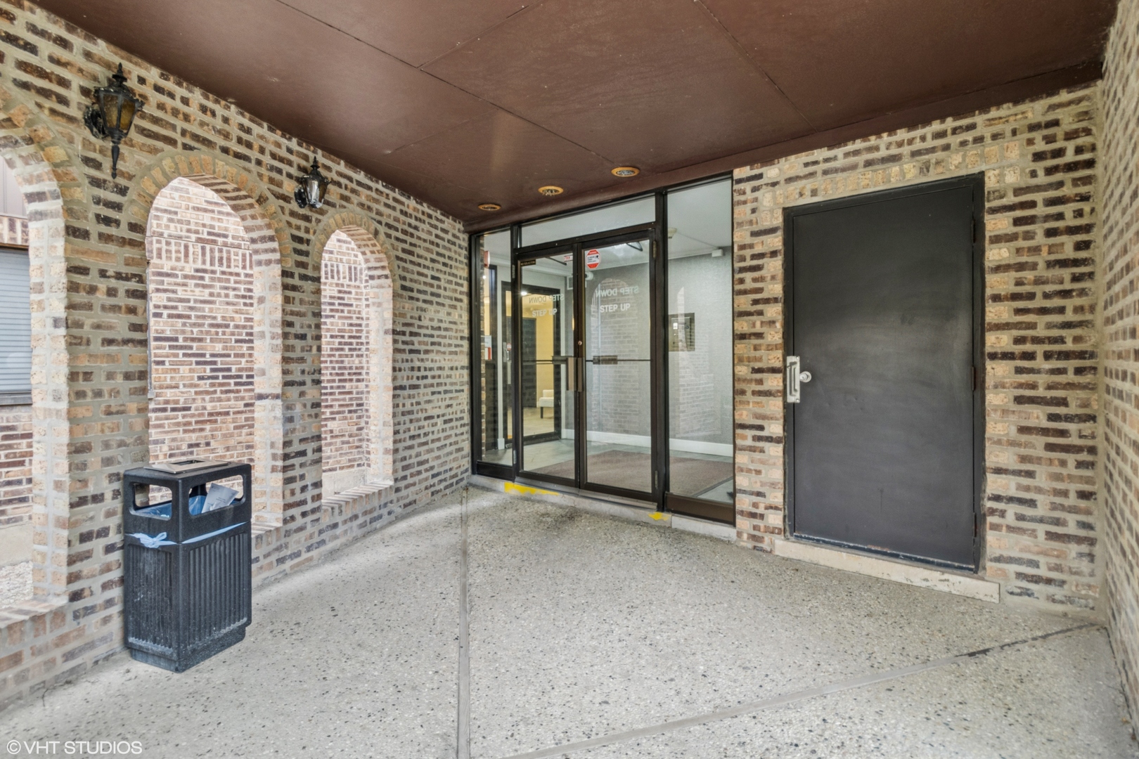 601 West Huntington Commons Road, Unit 305 Mount Prospect, IL 60056 - Photo 3 of 19