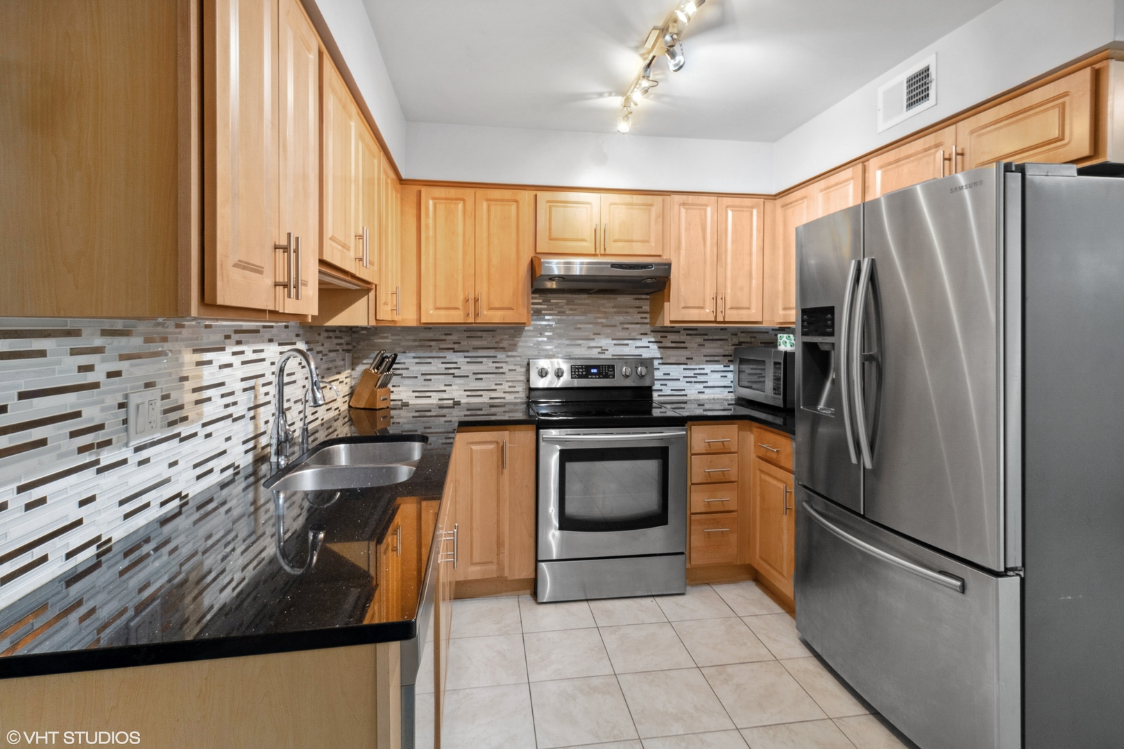 601 West Huntington Commons Road, Unit 305 Mount Prospect, IL 60056 - Photo 9 of 19
