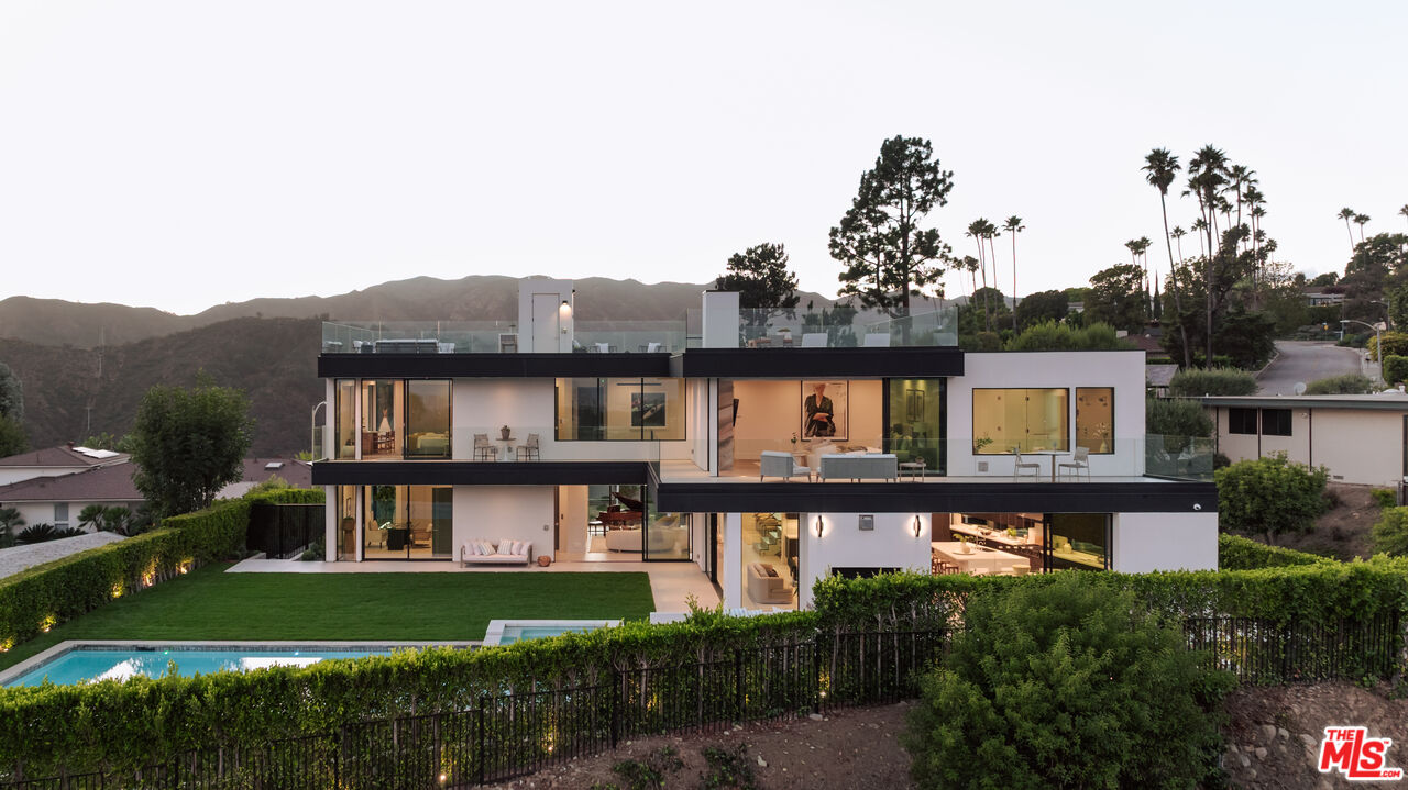 2162 Westridge Road Los Angeles, CA 90049 - Photo 39 of 48