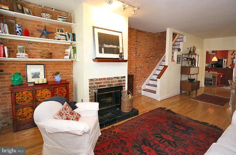 727 4th Street Northeast Washington, DC 20002 - Photo 2 of 22 Living Room/Dining Room