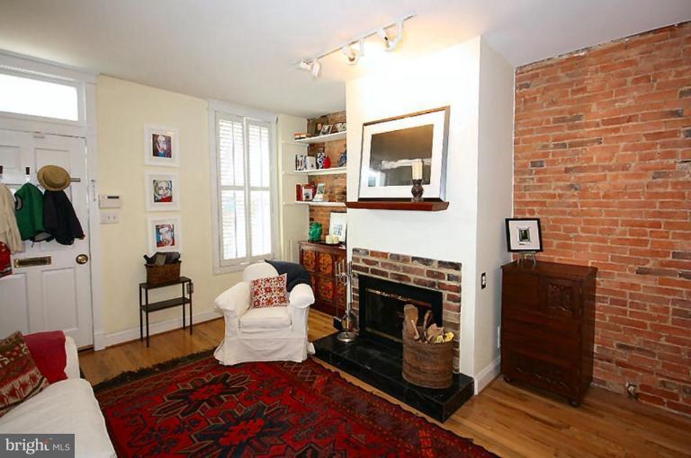 727 4th Street Northeast Washington, DC 20002 - Photo 4 of 22 Living Room #2