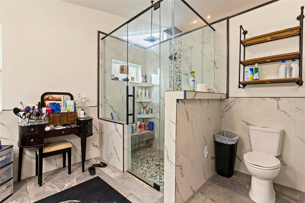649 16th Street Northwest Largo, FL 33770 - Photo 19 of 42 a bathroom with a toilet a sink and a shower