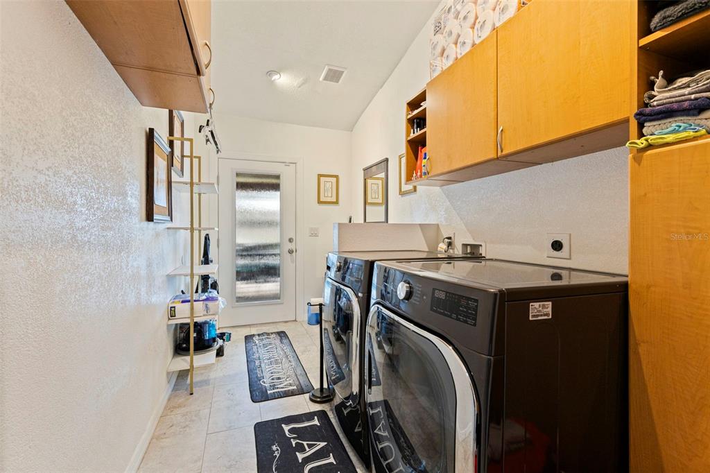 649 16th Street Northwest Largo, FL 33770 - Photo 26 of 42 a utility room with sink dryer and washer