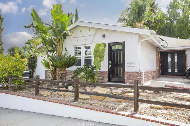 $1,950 | 20534 1/2 Miranda Place, Woodland Hills, CA 91367