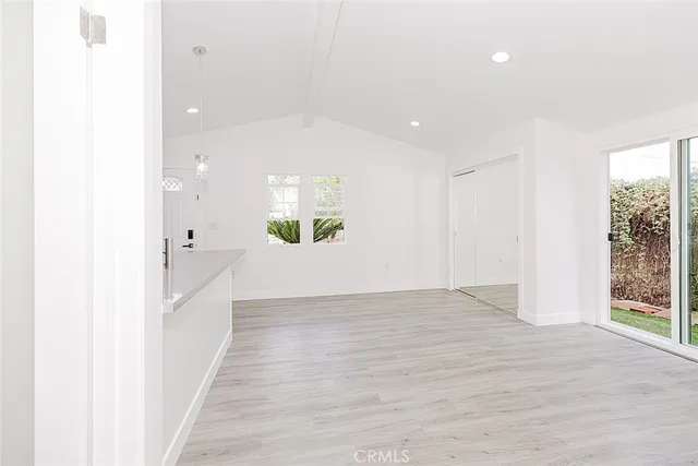 $1,950 | 20534 1/2 Miranda Place, Woodland Hills, CA 91367