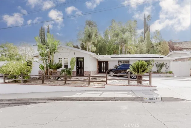 $1,950 | 20534 1/2 Miranda Place, Woodland Hills, CA 91367