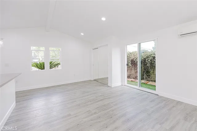 $1,950 | 20534 1/2 Miranda Place, Woodland Hills, CA 91367