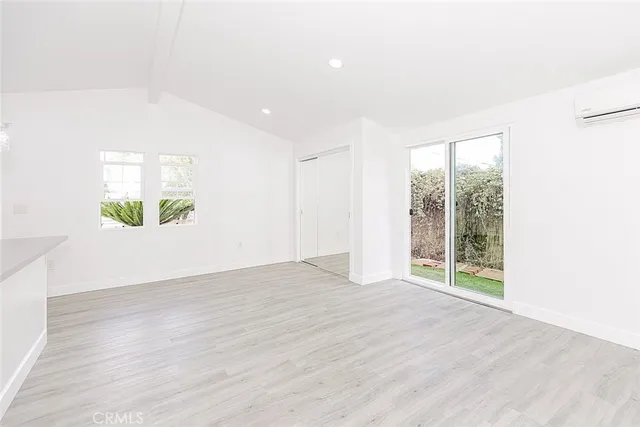 $1,950 | 20534 1/2 Miranda Place, Woodland Hills, CA 91367