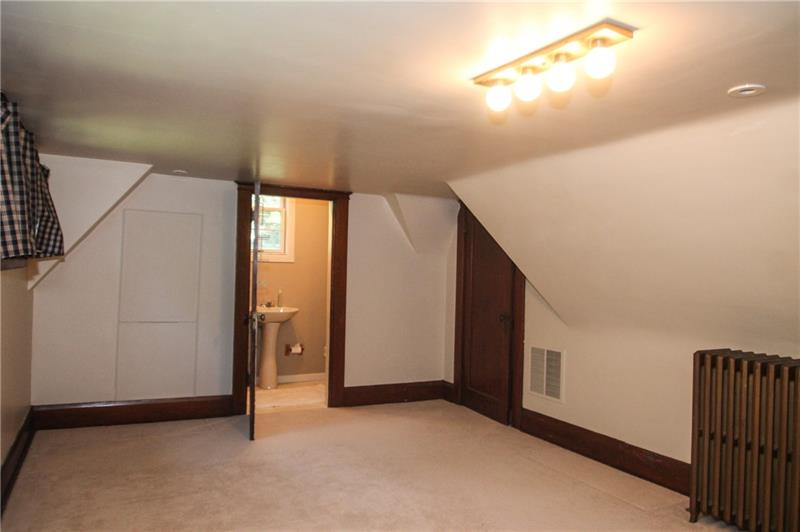 217 Woodside Road Pittsburgh, PA 15221 - Photo 20 of 24 Gallery Image 20
