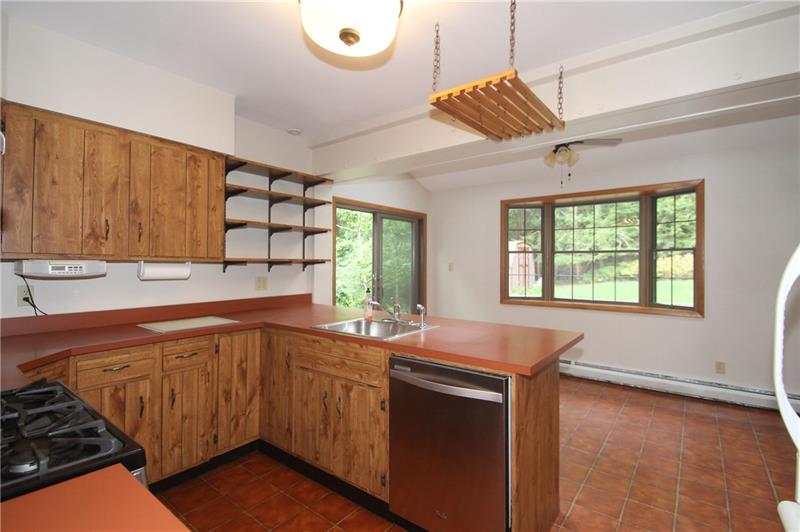 217 Woodside Road Pittsburgh, PA 15221 - Photo 3 of 24 Gallery Image 3