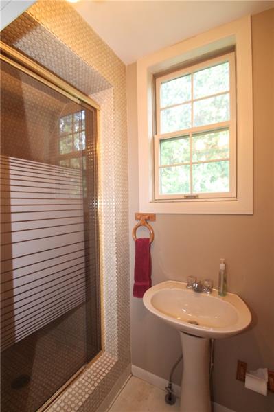 217 Woodside Road Pittsburgh, PA 15221 - Photo 21 of 24 Gallery Image 21
