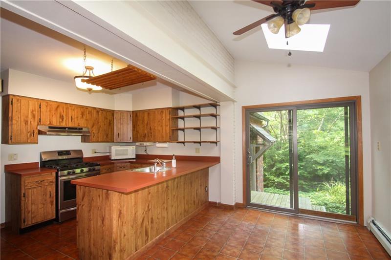 217 Woodside Road Pittsburgh, PA 15221 - Photo 4 of 24 Gallery Image 4