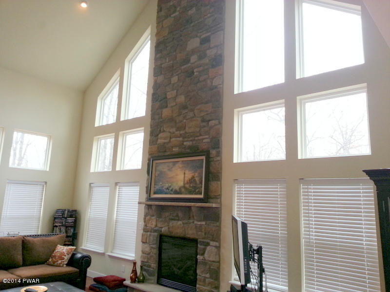 260 West Lakeview Road Lackawaxen, PA 18435 - Photo 3 of 37