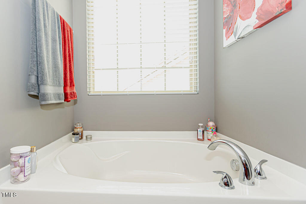 3220 Lacewing Drive Zebulon, NC 27597 - Photo 46 of 69 3220LacewingDrZebulon-47