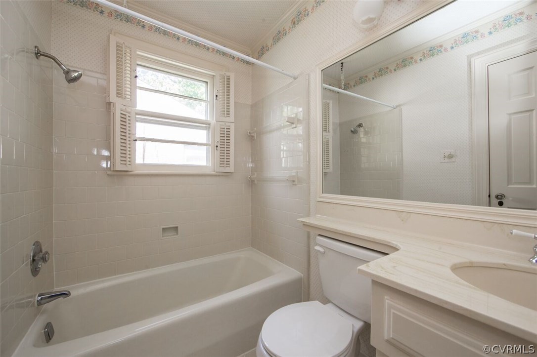 815 Northampton Road Petersburg, VA 23805 - Photo 12 of 20 FULL bathroom is INSIDE the first bedroom, great f