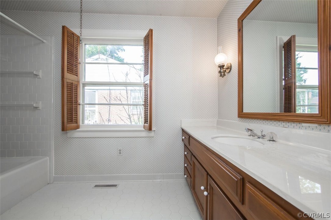 815 Northampton Road Petersburg, VA 23805 - Photo 13 of 20 2nd FULL bathroom in hallway by master bedroom. U