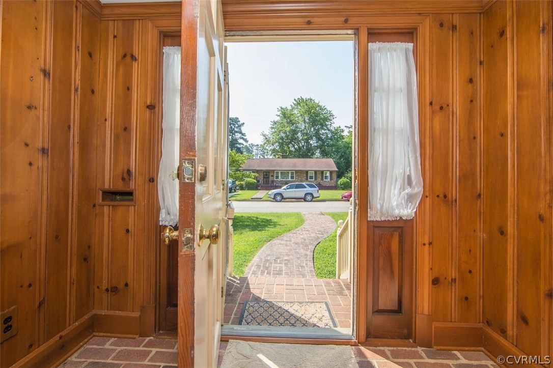 815 Northampton Road Petersburg, VA 23805 - Photo 2 of 20 Front door entry way with mail slot to the left of