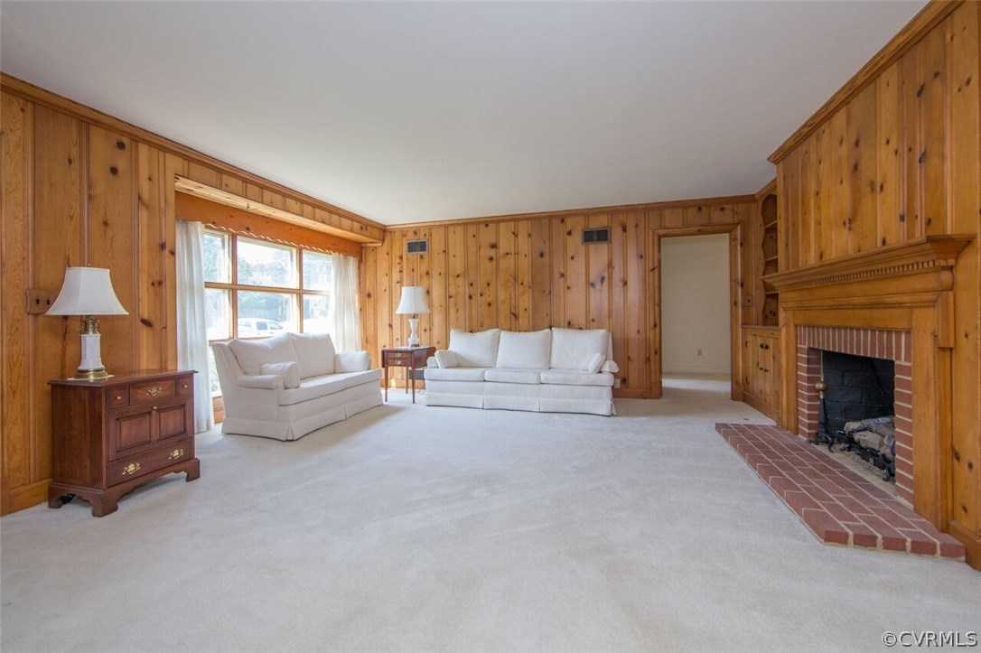 815 Northampton Road Petersburg, VA 23805 - Photo 3 of 20 Spacious living room, bay window with gas fireplac