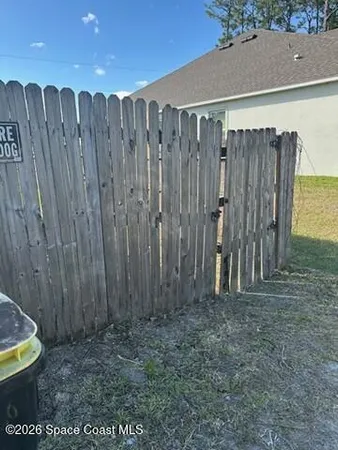 a view of a yard