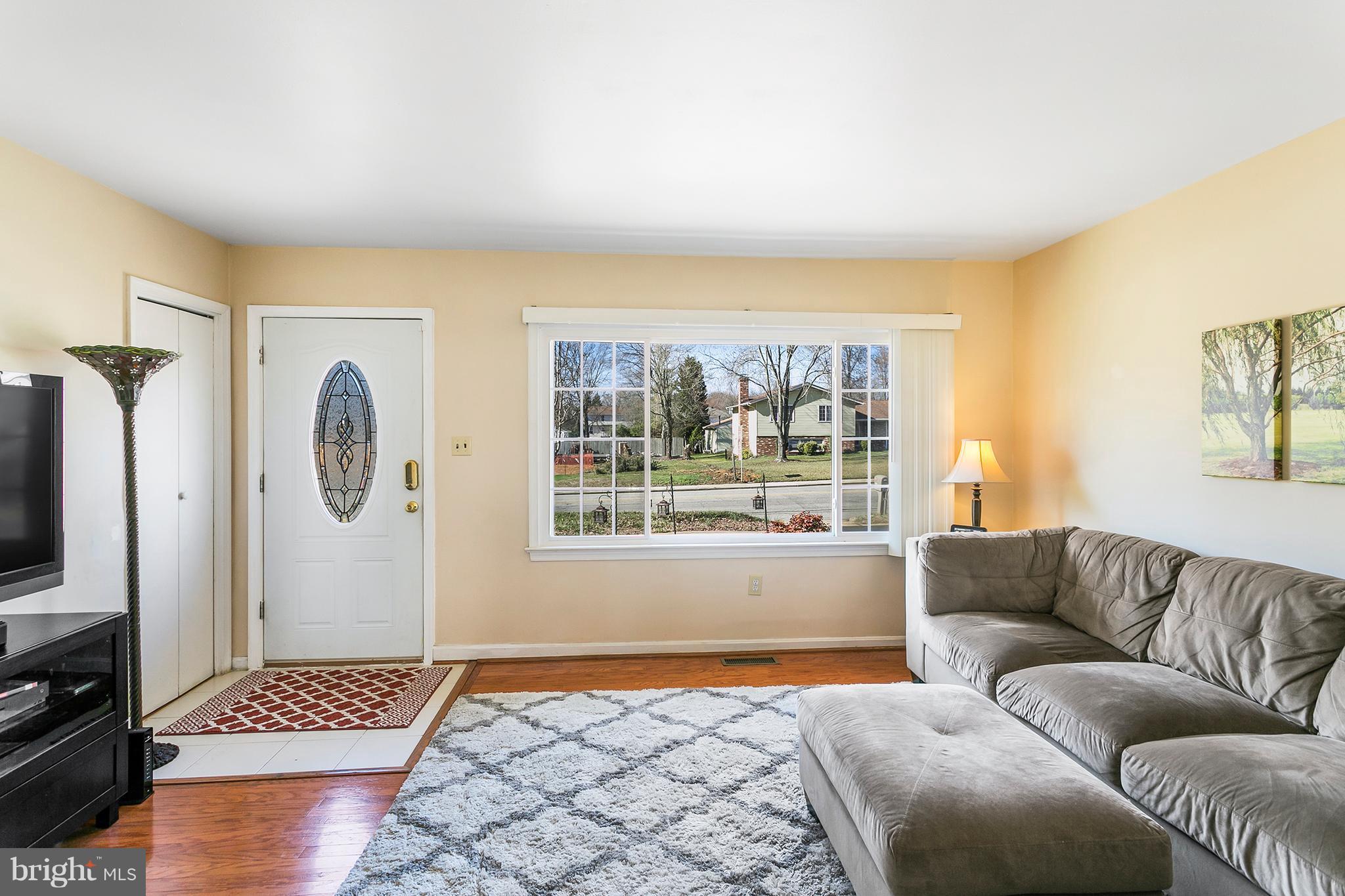 8235 Frye Road Alexandria, VA 22309 - Photo 9 of 26 Living Room