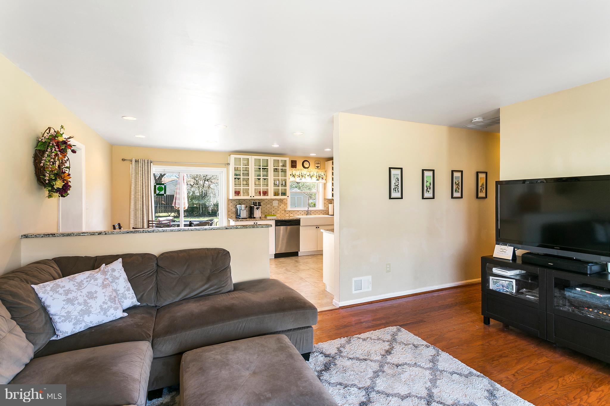 8235 Frye Road Alexandria, VA 22309 - Photo 10 of 26 Living Room