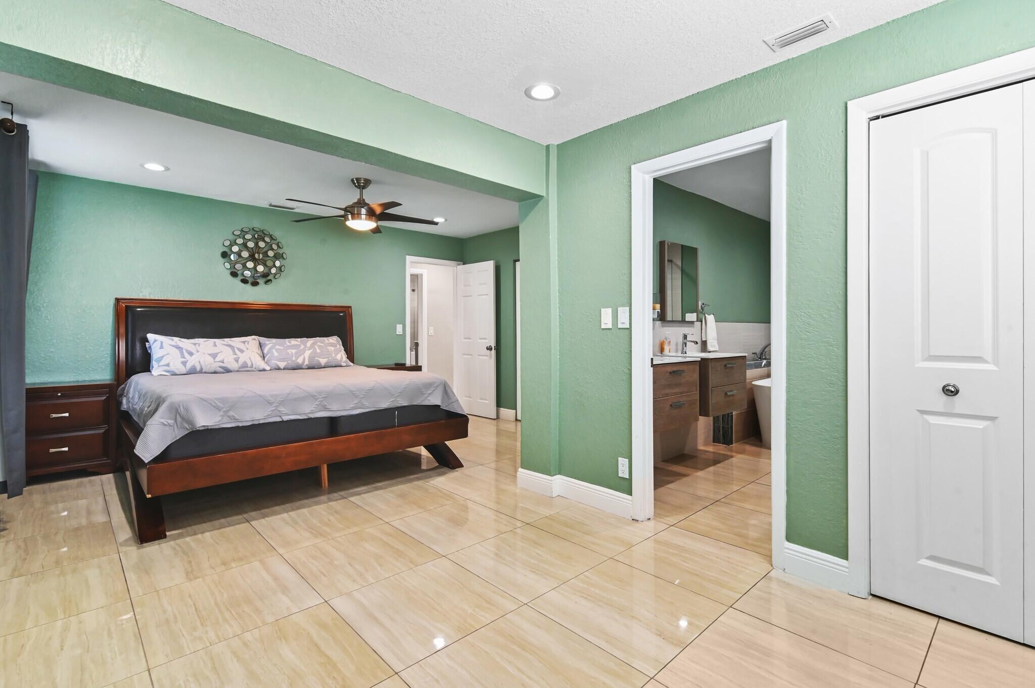 124 Davis Road Palm Springs, FL 33461 - Photo 23 of 44 00024 - 124 Davis Rd