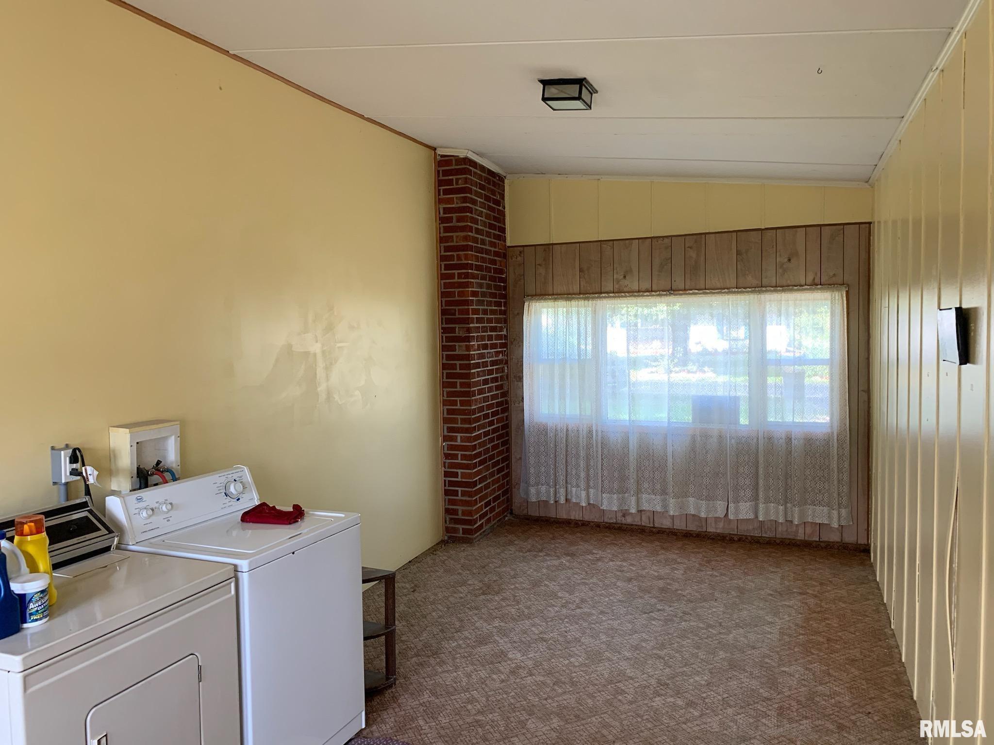 404 South Fulton Street Avon, IL 61415 - Photo 6 of 27 Gallery Image 6