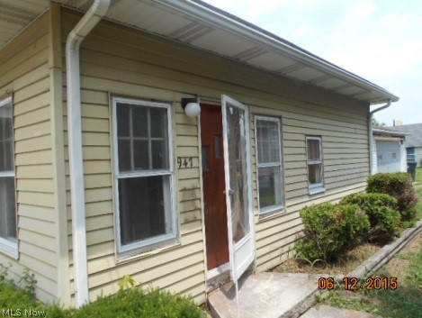 947 Reed Avenue Akron, OH 44306 - Photo 2 of 6