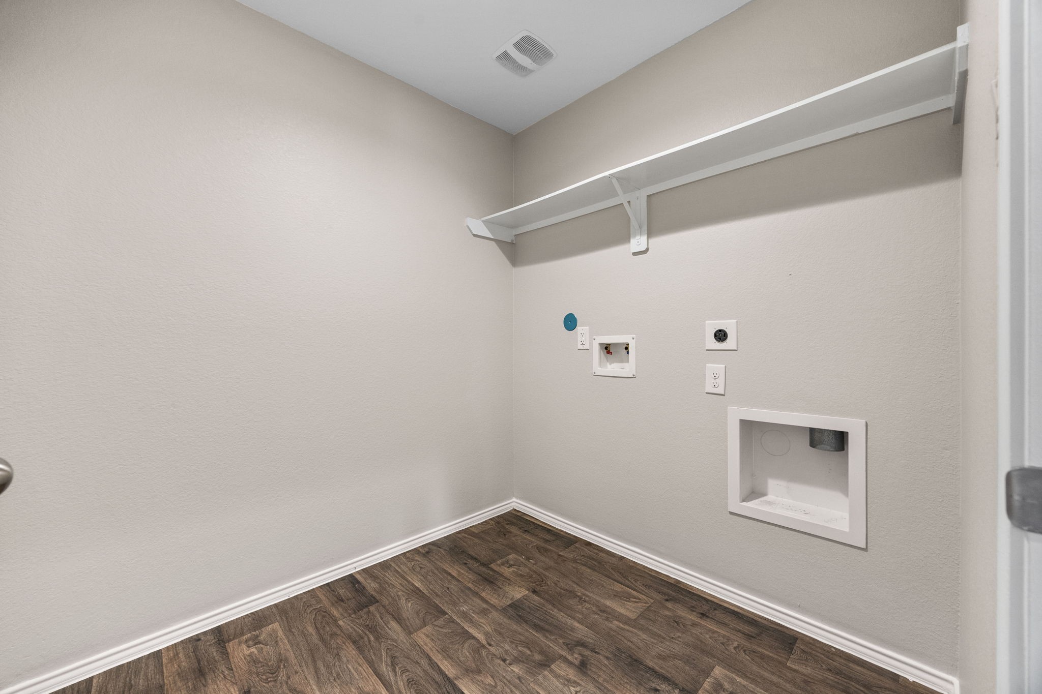 2403 Sutton Hollow Court Spring, TX 77373 - Photo 16 of 24 Laundry room