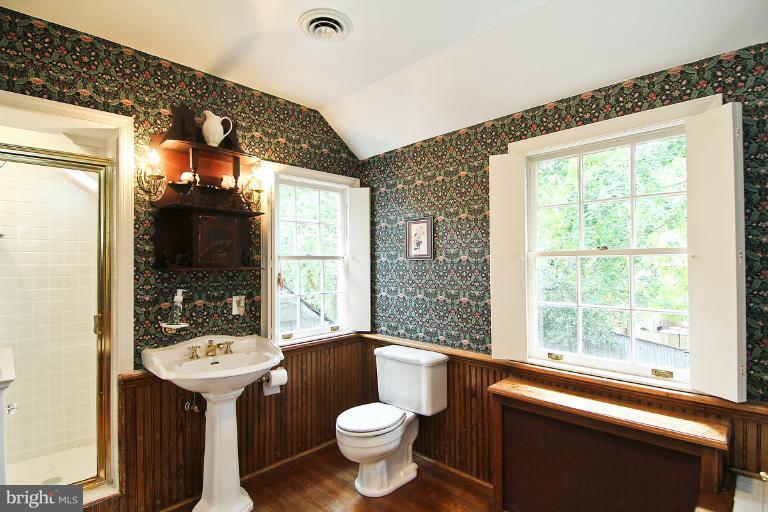 5606 Midwood Road Bethesda, MD 20814 - Photo 6 of 23 Bath