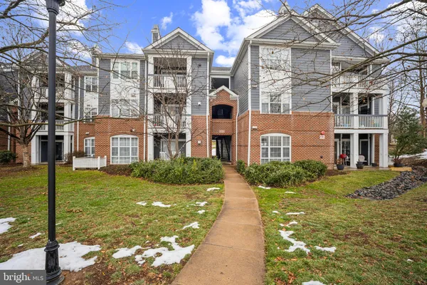 $2,300 | 20281 Beechwood Terrace, Unit 302, Ashburn, VA 20147