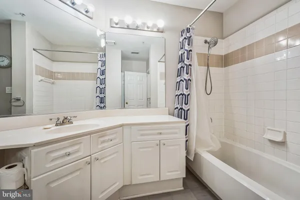 $2,200 | 20281 Beechwood Terrace, Unit 302, Ashburn, VA 20147