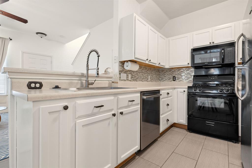 14525 Harris Ridge Boulevard, Unit B Pflugerville, TX 78660 - Photo 7 of 26