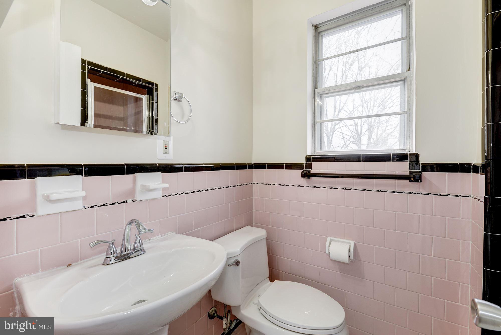 1534 Roxanna Road Northwest Washington, DC 20012 - Photo 17 of 30 Bath