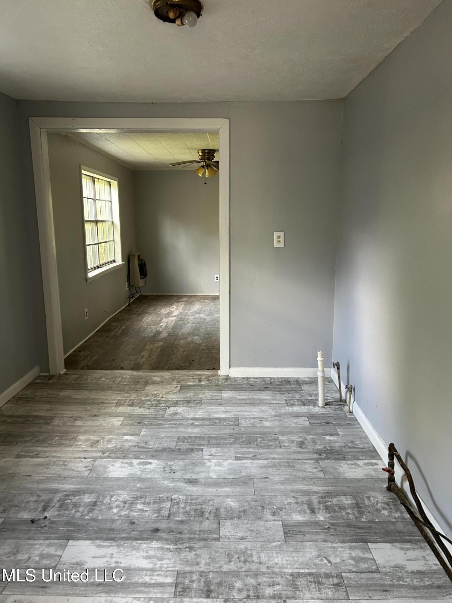 1017 South Washington Street Northeast Brookhaven, MS 39601 - Photo 5 of 27 IMG_5710