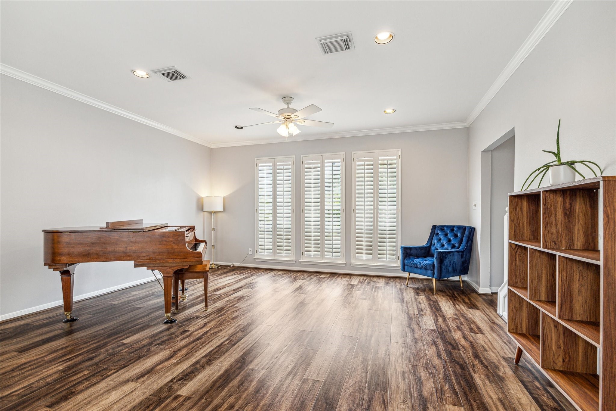 1213 Oneil Street, Unit B Houston, TX 77019 - Photo 9 of 20 a hallway with wooden floor and furniture