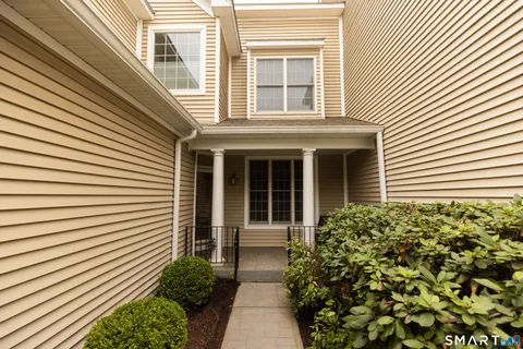 $739,000 | 108 Imperial Court, Unit 108, Trumbull, CT 06611