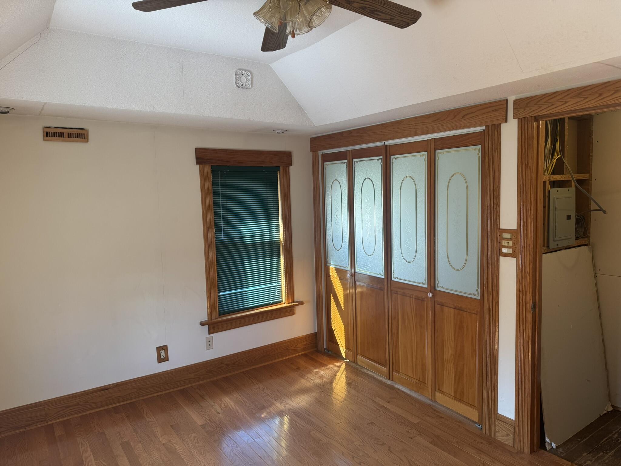 2205 Cooper Street Jackson, MI 49201 - Photo 3 of 16 IMG_7654