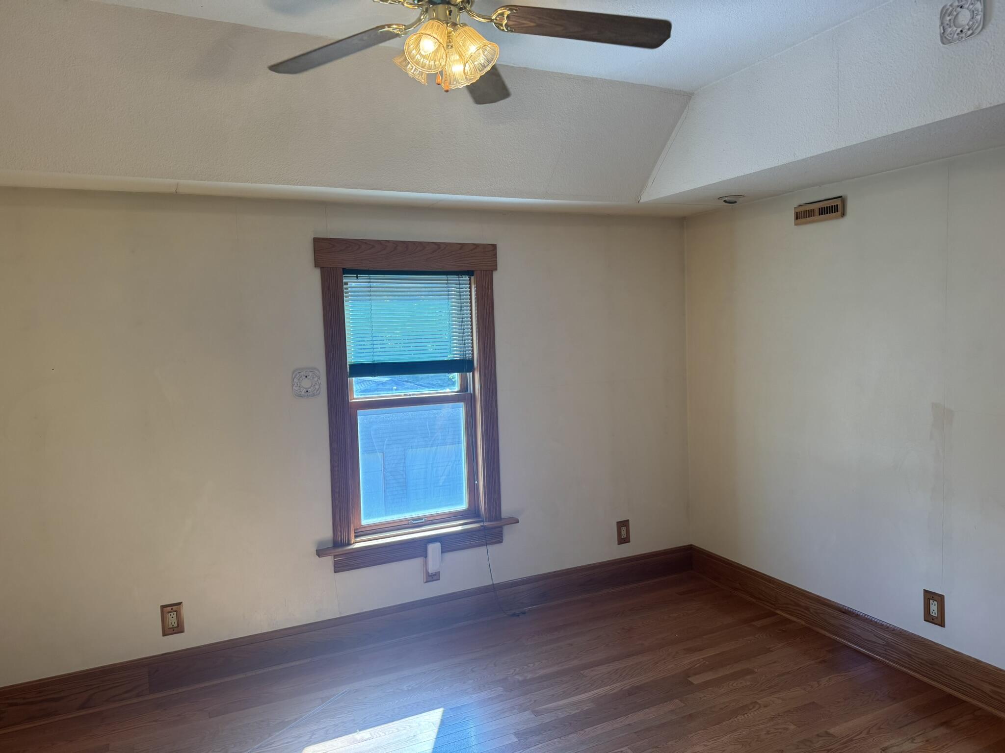 2205 Cooper Street Jackson, MI 49201 - Photo 8 of 16 IMG_7658