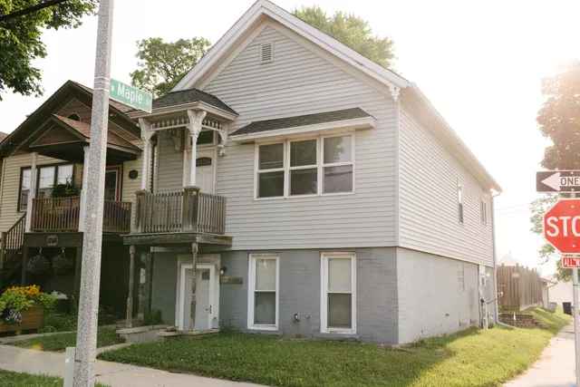 $237,500 | 1748 South 4th Street, Milwaukee, WI 53204