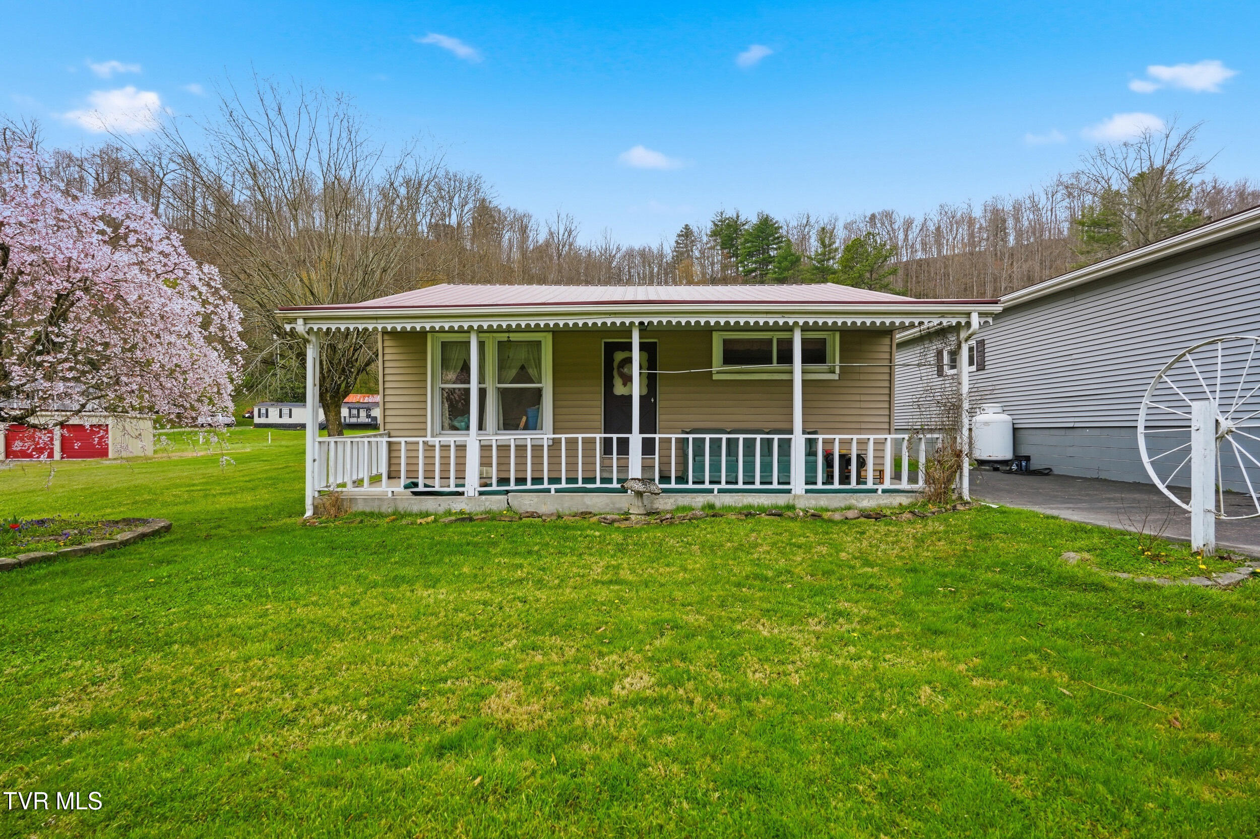 1333 Dante Road St. Paul, VA 24283 - Photo 23 of 32 23_138 birch ln-16