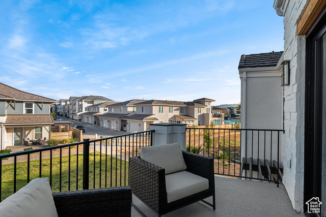 5367 Cyan Lane St. George, UT 84790 - Photo 20 of 36 Balcony featuring a residential view