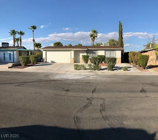$2,000 | 6382 Creston Avenue, Las Vegas, NV 89103