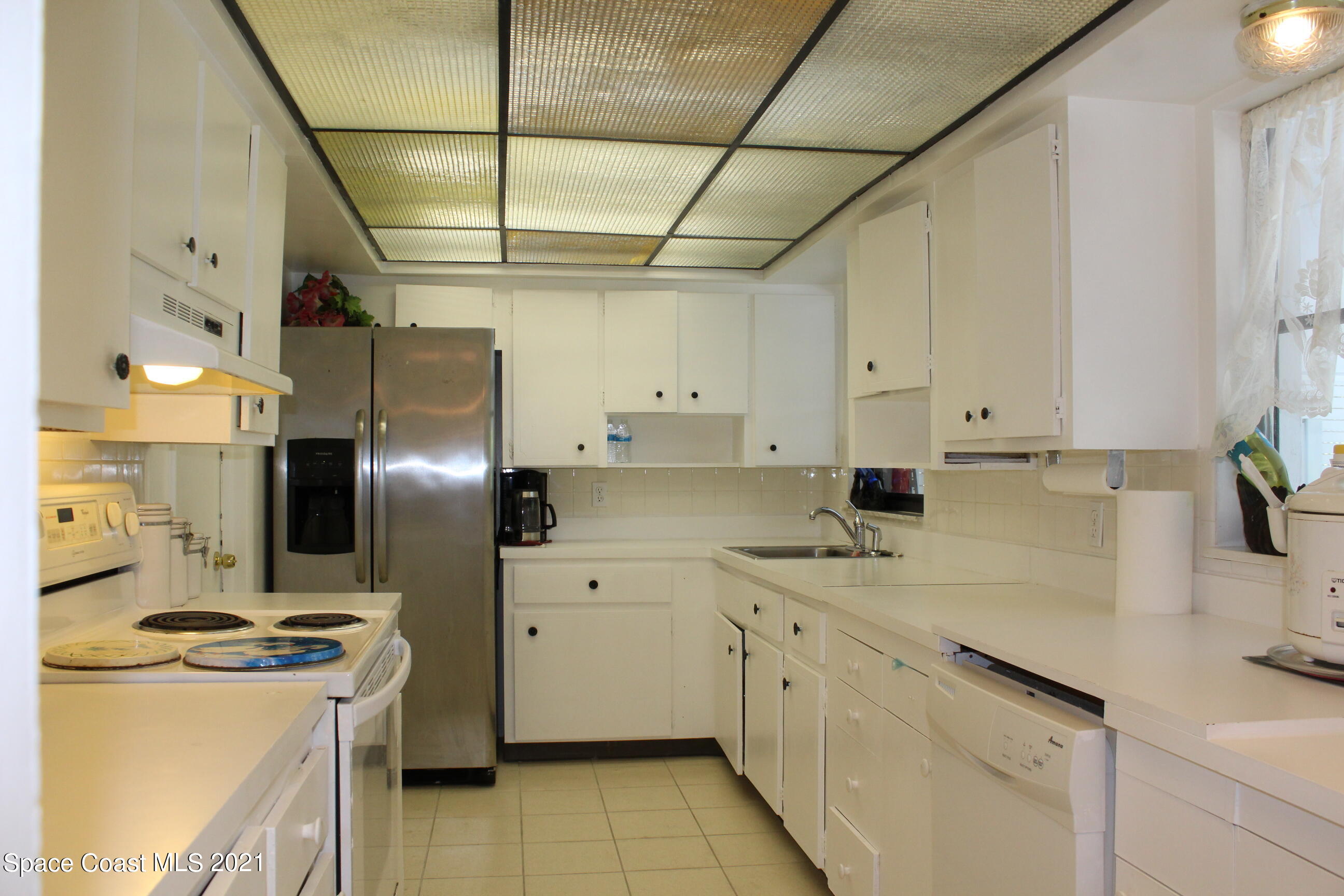 1775 Via Roma Merritt Island, FL 32952 - Photo 6 of 41 Kitchen