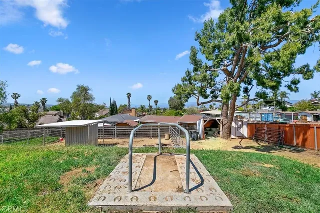 a view of a house with backyard and sitting area